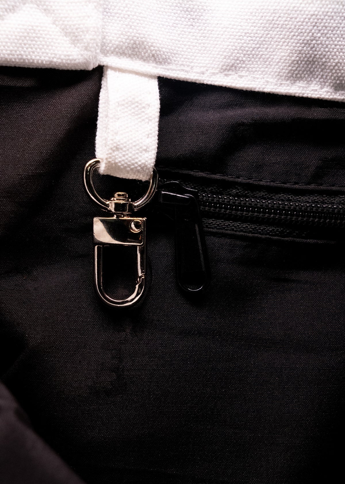 VISION UTILITY BAG, detail. 